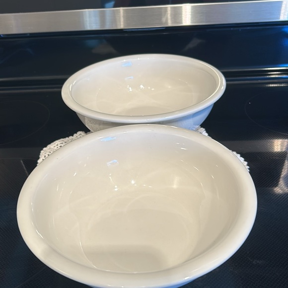 PIER1 Set of 2 Medium White  Luminous Nesting Bowls-Sizes are 9"&10". Vintage - Picture 4 of 6